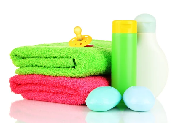 Dziecko kosmetyki, mydło i ręczniki, na białym tle — Zdjęcie stockowe