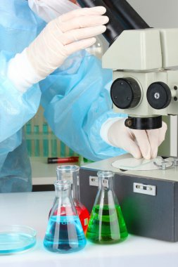 bilim adamı iletken araştırma mikroskobu seçici odak seyir yakın çekim