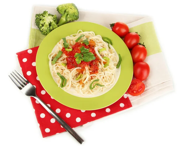 Sopa de dieta com verduras na panela na mesa de madeira close-up — Fotografia de Stock