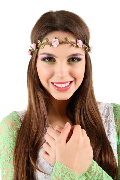 Menina bonita nova com grinalda decorativa na cabeça, isolada em branco — Fotografia de Stock