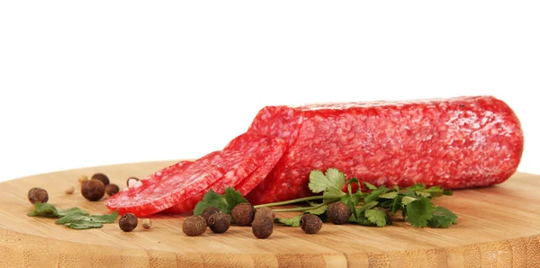 Leckere Salami auf Holzbrett isoliert auf weiß — Stockfoto