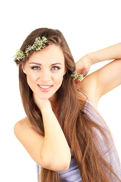 Jovem com belo penteado e grinalda, isolada em branco — Fotografia de Stock