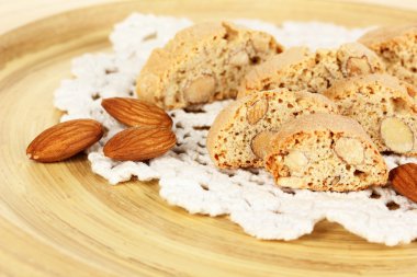 aromatik kurabiye cantuccini üzerinde ahşap plaka yakın çekim
