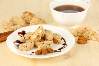 aromatik kurabiye cantuccini ve ahşap masa yakın çekim üzerinde kahve