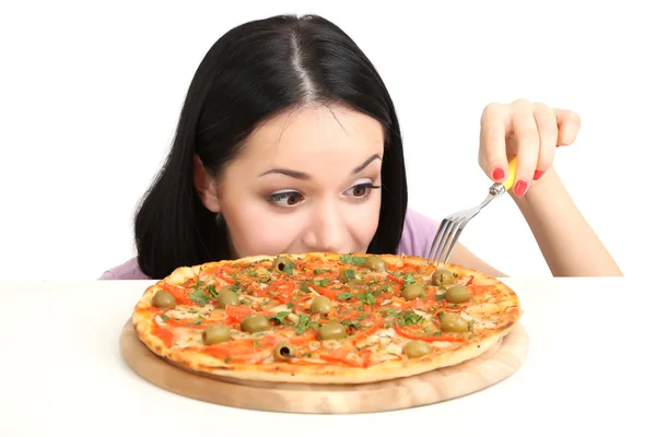 Schönes Mädchen mit großer Pizza isoliert auf weiß — Stockfoto