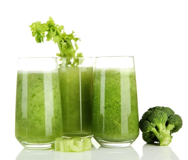 Окуляри зеленого овочевого соку, ізольовані на білому — стокове фото
