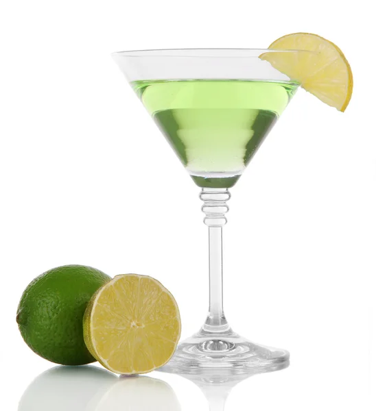 Cocktail met kalk geïsoleerd op wit groen — Stockfoto