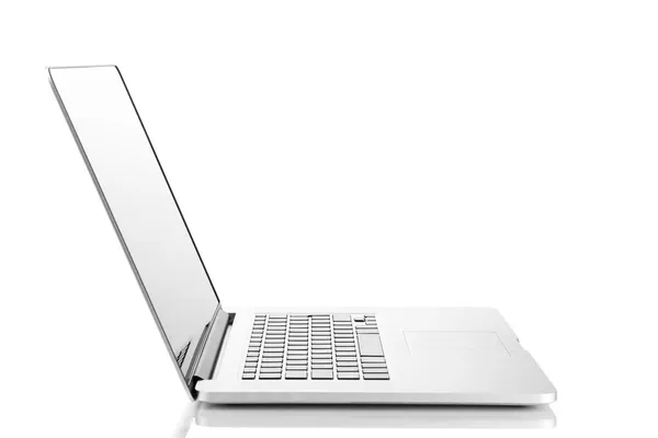 Laptop branco isolado no branco — Fotografia de Stock