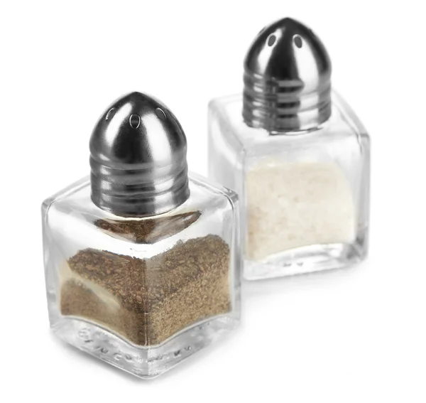 Containers voor zout en peper op witte geïsoleerd — Stockfoto