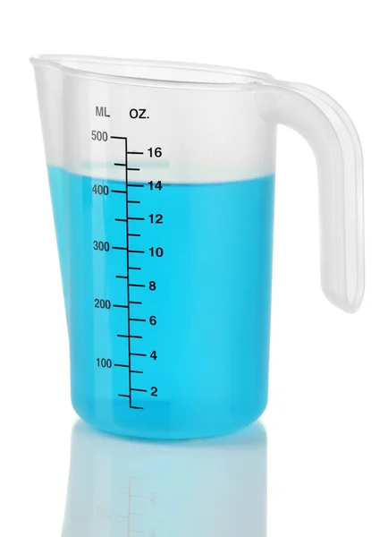 测量杯与孤立在白色的蓝色液体 — 图库照片