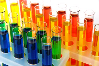 renkli test tüpleri yakın çekim