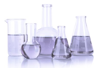 test tüpleri üzerinde beyaz izole hafif mor sıvı ile