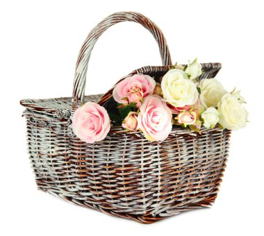 çiçekli beyaz izole piknik sepeti