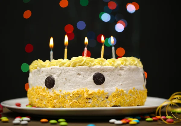 Feliz bolo de aniversário, no fundo preto — Fotografia de Stock