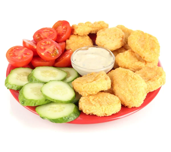 Gebratene Chicken Nuggets mit Gemüse und Soße isoliert auf weiß — Stockfoto