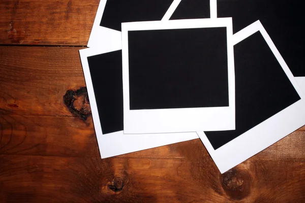 Papel fotográfico sobre fondo de madera — Foto de Stock