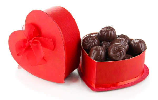 Schokoladenbonbons in Geschenkbox, isoliert auf weiß — Stockfoto