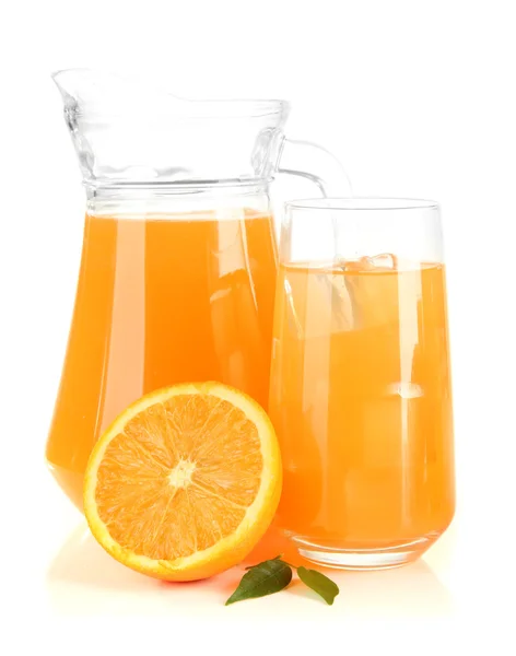 Glas en werper van jus d'orange geïsoleerd op wit — Stockfoto