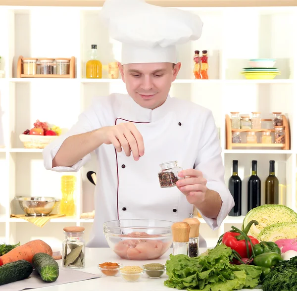 Chef cooking in kitchen — Stock Photo, Image