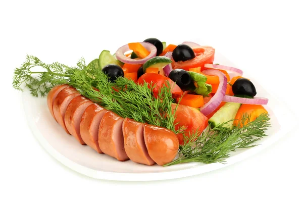 Grillwurst mit frischem Salat isoliert auf weiß — Stockfoto