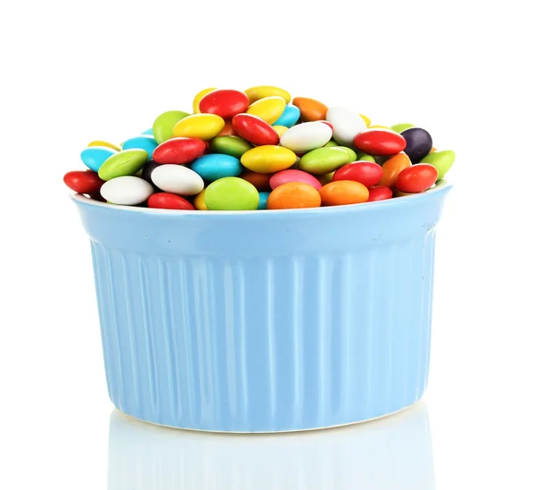 Coloridos caramelos en tazón aislado en blanco — Foto de Stock