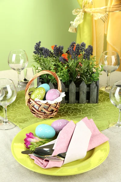 Easter table setting on color background — Stock Photo, Image