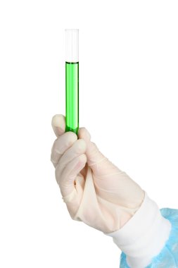 cam tüp sıvı tıbbi test üzerinde beyaz izole sırasında bilim adamı elinde olan