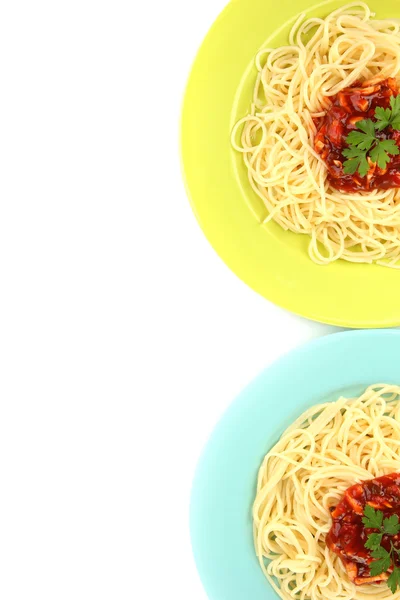 İtalyan spagetti plakaları üzerinde beyaz izole içinde — Stok fotoğraf