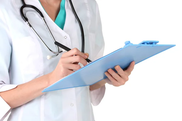 Mano de médico con pluma escribiendo sobre prescripción en blanco aislado en blanco — Stockfoto