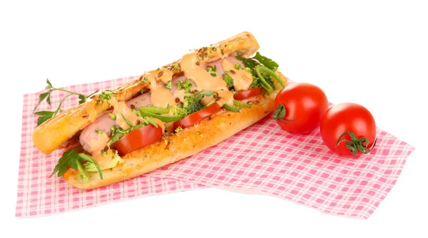 Heerlijke hotdog op servet geïsoleerd op wit — Stockfoto