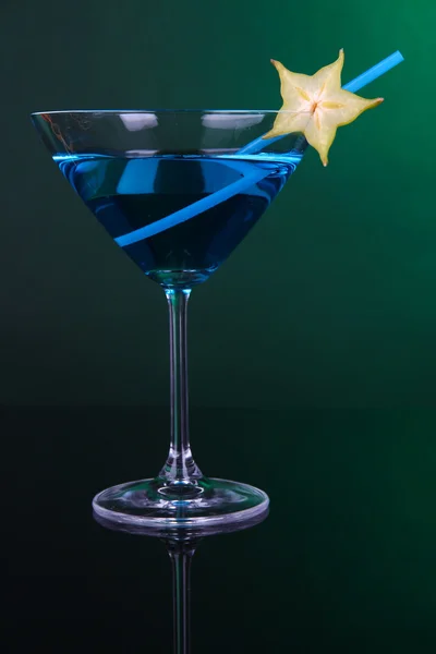 Blue cocktail in martini glass on dark green background — Stock Photo, Image