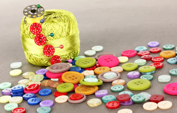 Buttons of different shapes, sizes and colors close-up on gray background — Stock Photo, Image