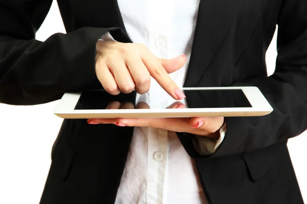 Giovane imprenditrice che lavora su tablet digitale, da vicino, isolata su bianco — Foto Stock