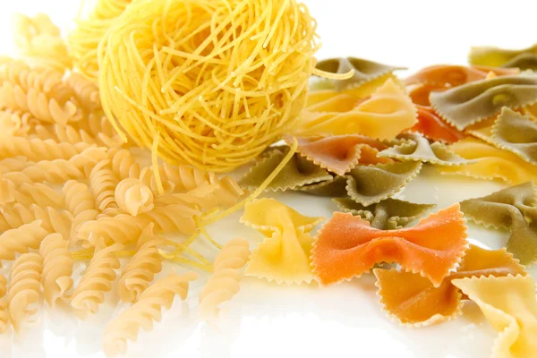 Olika typer av pasta isolerad på vit — Stockfoto