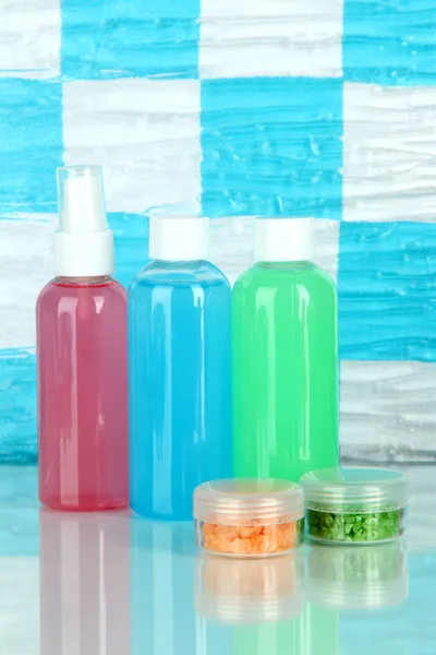 Hotel cosmetics kit on shelf in bathroom — Stock Photo, Image