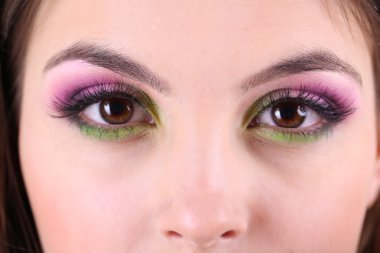güzel kadın gözleri parlak kalıcı makyaj ile