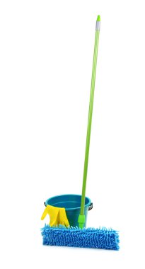 paspas, üzerinde beyaz izole, plastik kova ve lastik eldiven