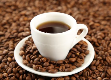 Kahve arkaplanda bir fincan kahve.