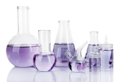 test tüpleri üzerinde beyaz izole hafif mor sıvı ile