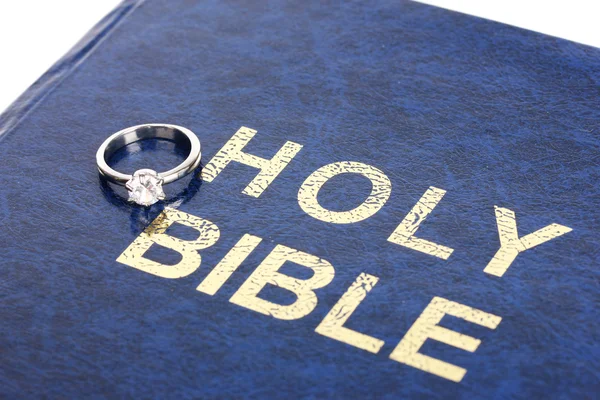 Wedding rings on bible — Stock Photo, Image