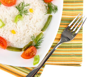 sebzeler üzerinde beyaz izole lezzetli risotto