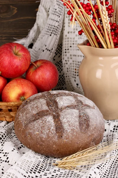 Σικαλίσιο ψωμί σε φθινοπωρινή σύνθεση φόντο — Φωτογραφία Αρχείου