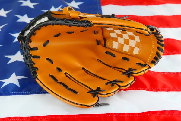 Guanto da baseball su sfondo bandiera americana — Foto Stock