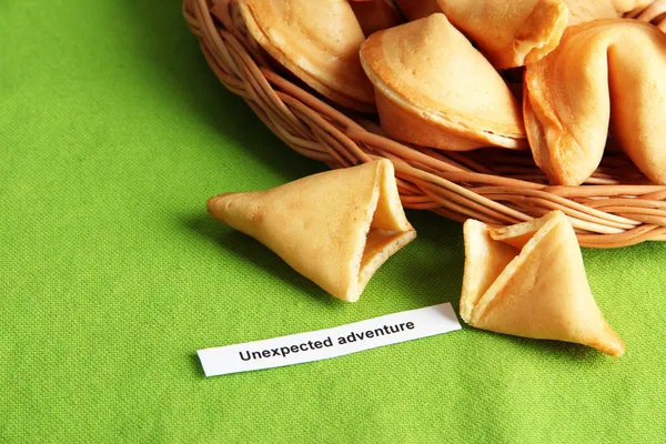A zöld terítő Fortune cookie-k — Stock Fotó