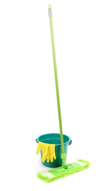 paspas, üzerinde beyaz izole, plastik kova ve lastik eldiven