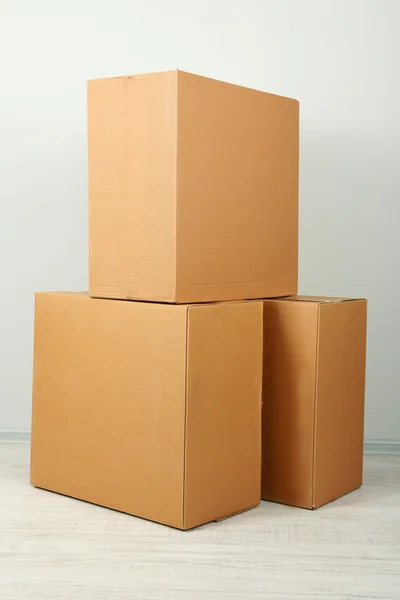 Different cardboard boxes in room — Stock Photo, Image