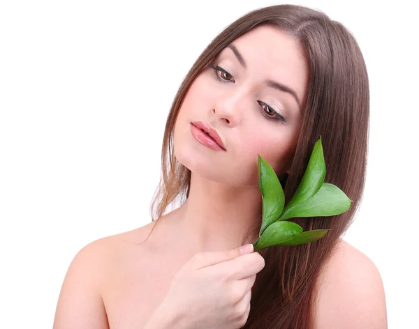 Yeşil ile güzel bir genç kadın olarak izole beyaz yapraklar — Stok fotoğraf