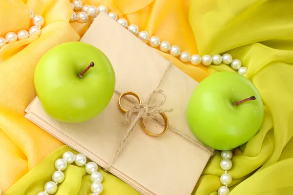 Matrimonio fotografico concettuale in stile mela — Foto Stock