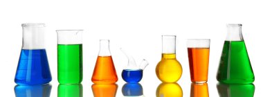 test tüpleri ile üzerine beyaz izole renkli sıvı