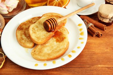 Beyaz ekmek tost bal ahşap tablo